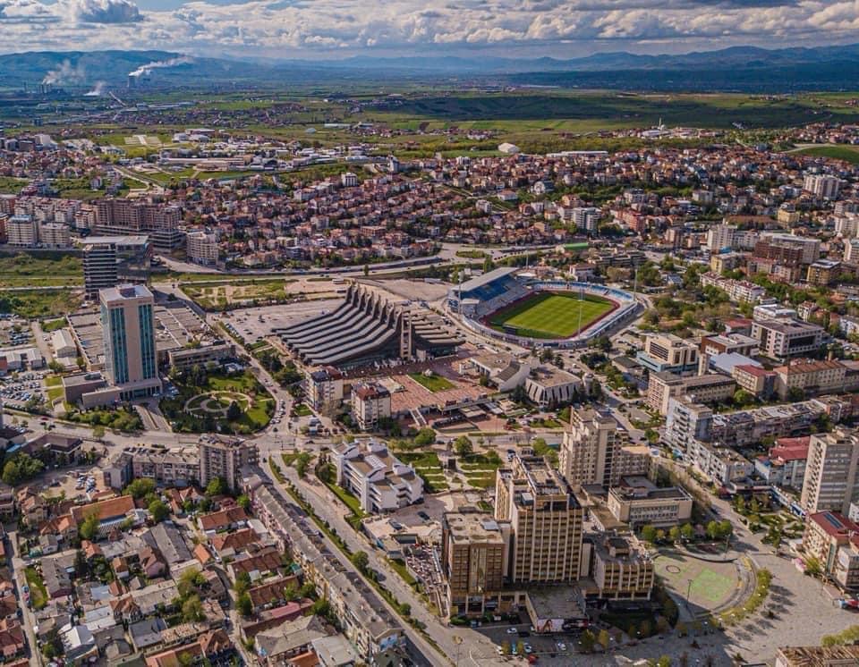 Pamje nga ajri e Prishtinës me stadiumin e qytetit